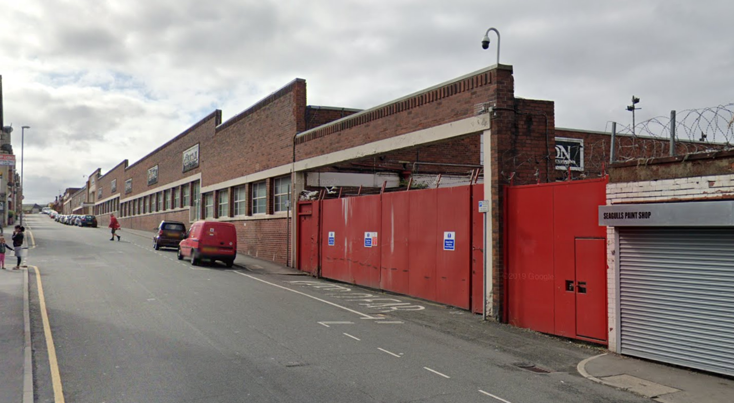 Leeds distribution centre to close putting 400 jobs at risk following